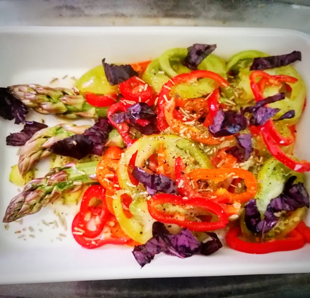 Asperges et poivrons au basilic&nbsp;violet