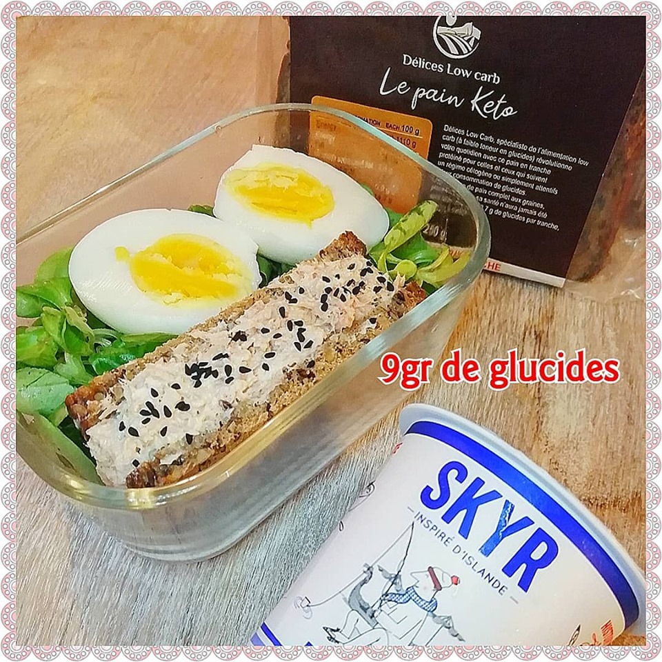 Sandwich au thon , salade , salade et skyr&nbsp;9gr