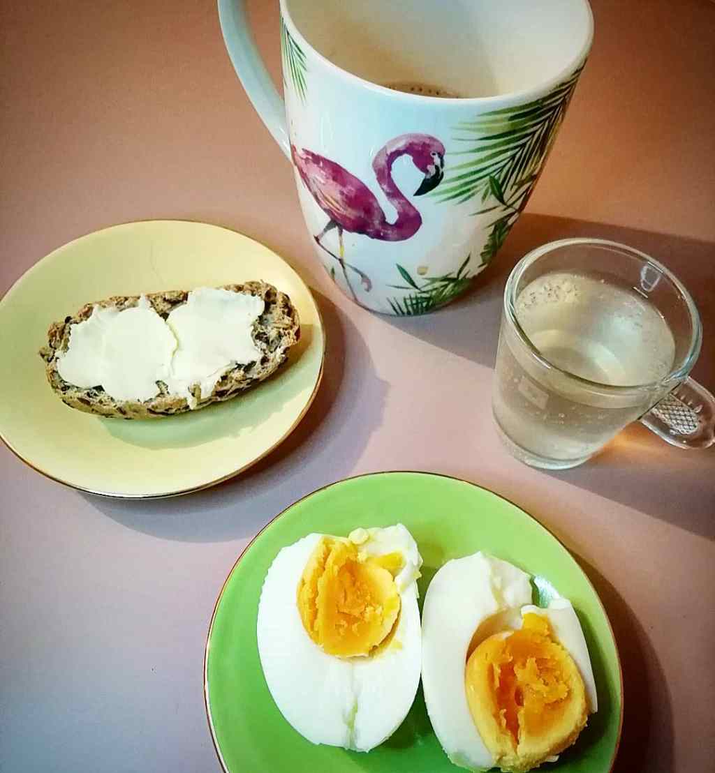 Œuf et pain suédois grillé 5 gr de&nbsp;glucides